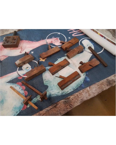 OUTILS DE DÉCORATION EN BOIS 