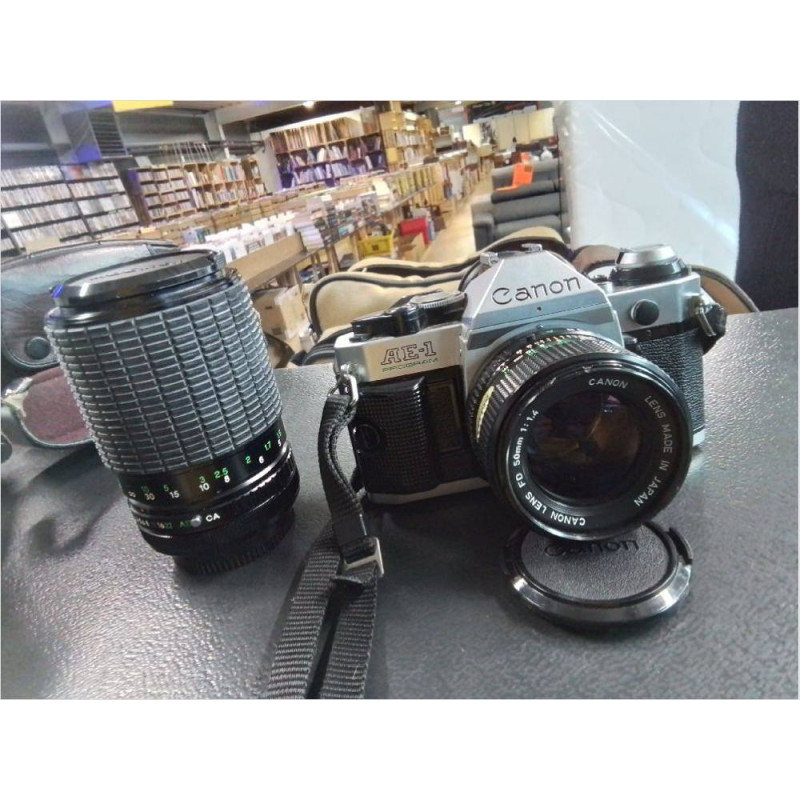 APPAREIL PHOTO CANON AE-1 PROGRAM + 2 OPTIQUES 
