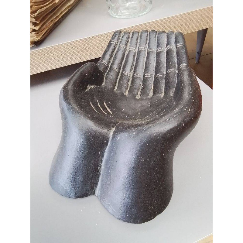 GIVING HAND 22 CM