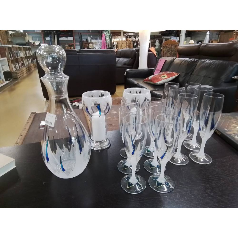 FLUTES & CARAFE LOT