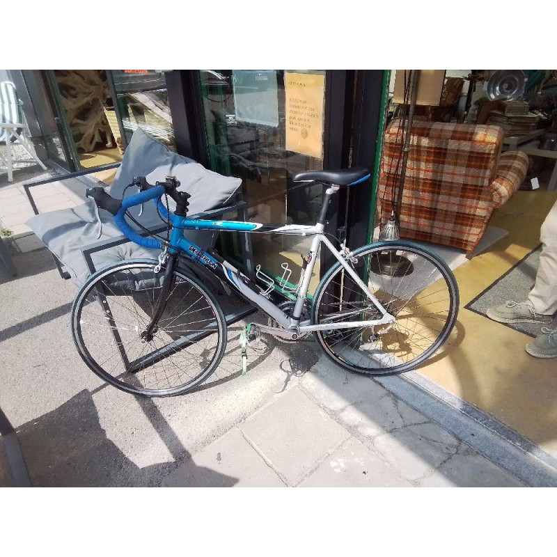 VELO DE COURSE + UNE ROUE DE RECHANGE 