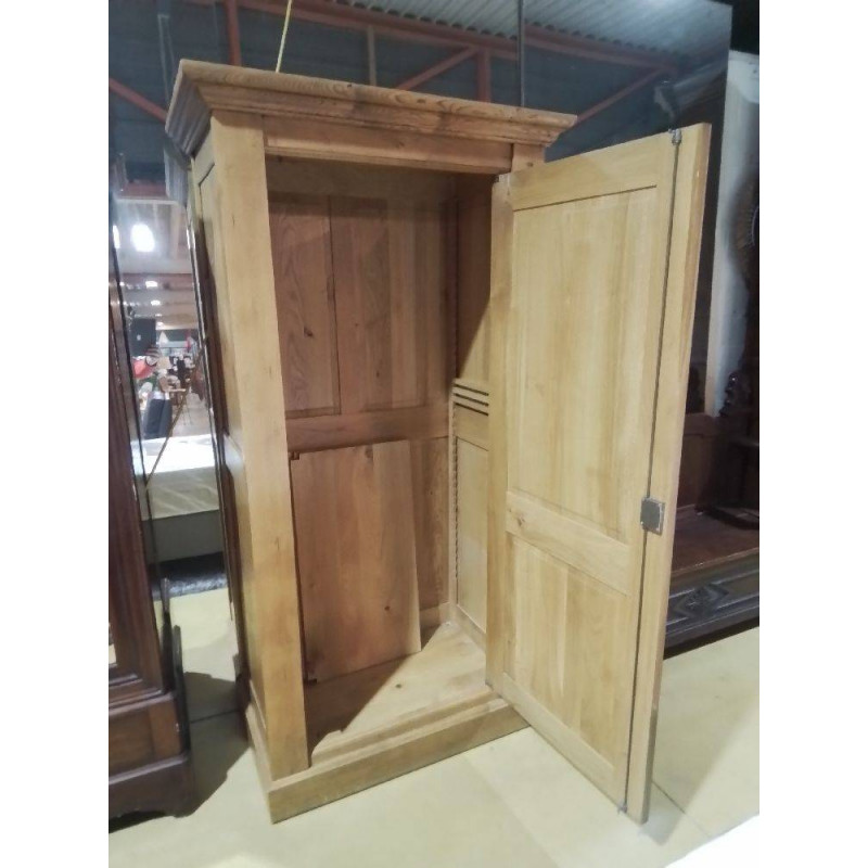 HOMME DEBOUT CHENE MASSIF 