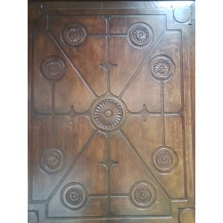 HOMME DEBOUT EN CHENE