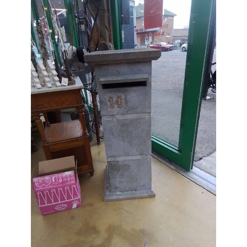 BOITE AU LETTRE EN PIERRE 