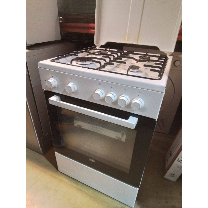 GAZINIERE BONBONNE OU GAZ DE VILLE BEKO FOUR ELECTRIQUE