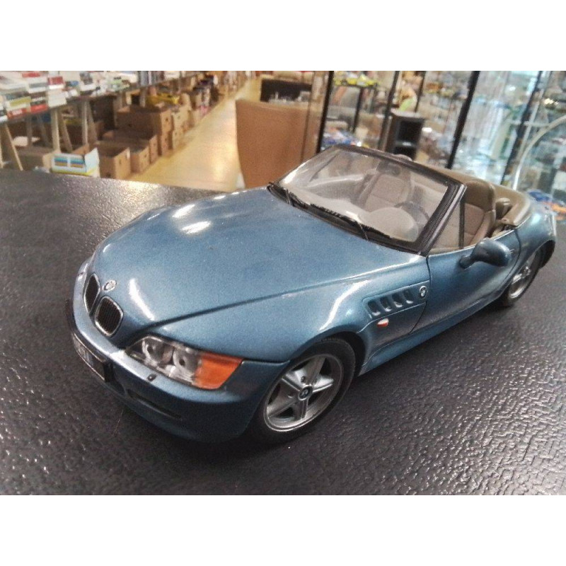 VOITURE 1/18 EN L\'ETAT
