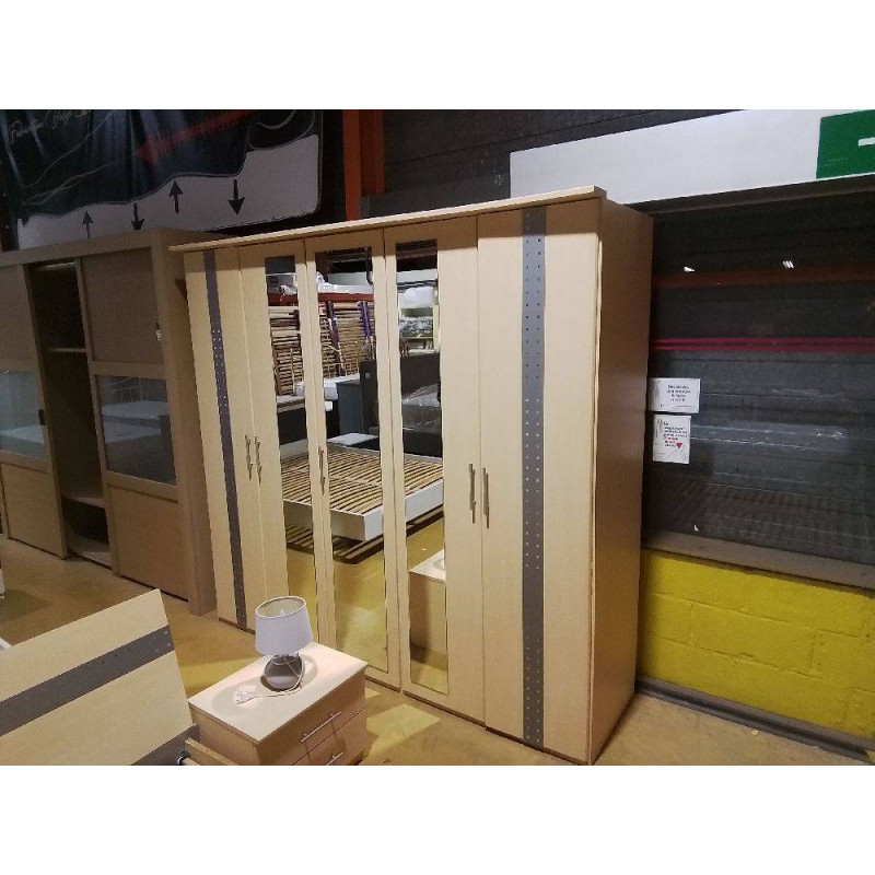 ARMOIRE 5 PORTES EN L’ÉTAT 