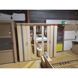 ARMOIRE 5 PORTES EN L’ÉTAT 