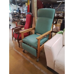 FAUTEUIL MEDICAL SUR ROULETTES 