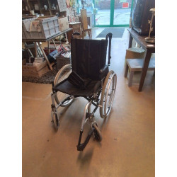 CHAISE ROULANTE EN L’ETAT 