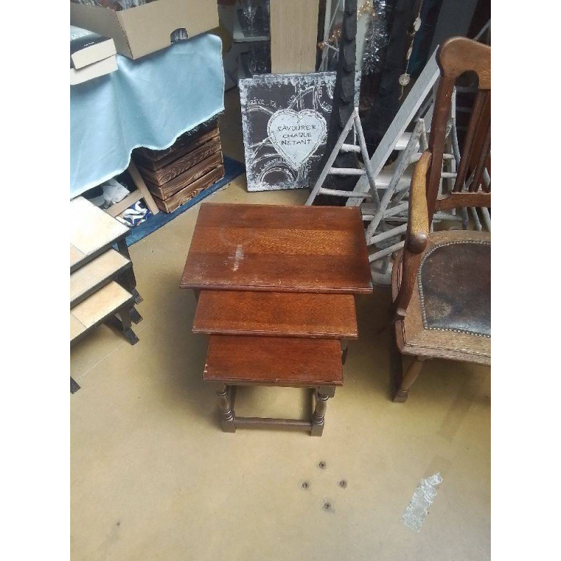 TABLE GIGOGNES 