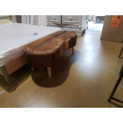 BANQUETTE EN PEAUX DE...